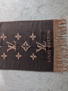 LOUIS VUITTON BROWN SCARF